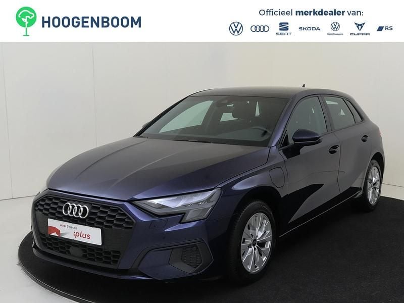 Blauw Gebruikt 2024 Audi A3 Sportback Basis Hatchback | € 30.950 (Super prijs) - Afbeelding 1/4