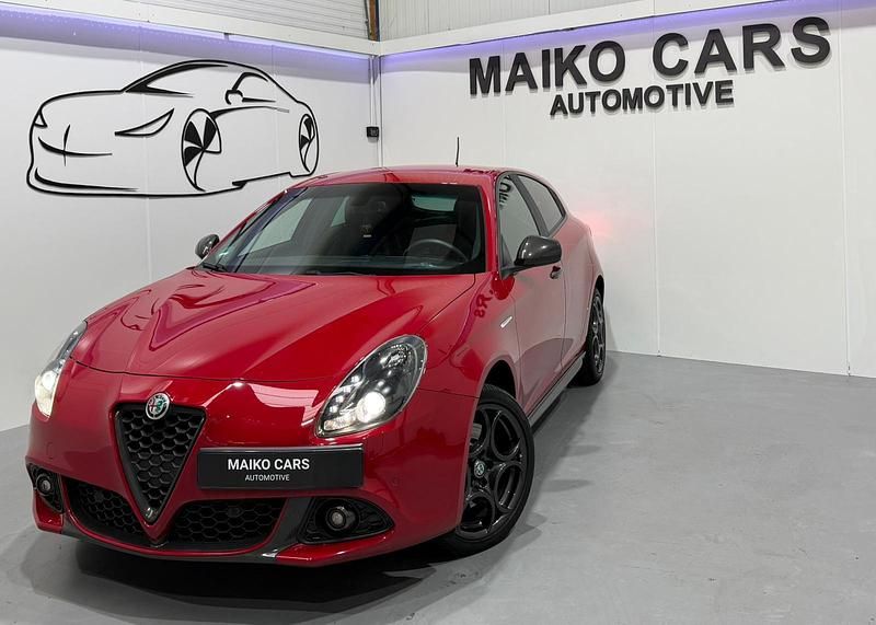 Rood (metallic) Gebruikt 2019 Alfa Romeo Giulietta Super Hatchback | € 16.950 - Afbeelding 1/4
