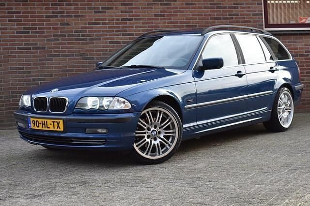 Blauw Gebruikt 2001 BMW 325 Executive Stationwagen | € 2.949 (Eerlijke prijs) - Afbeelding 1/4
