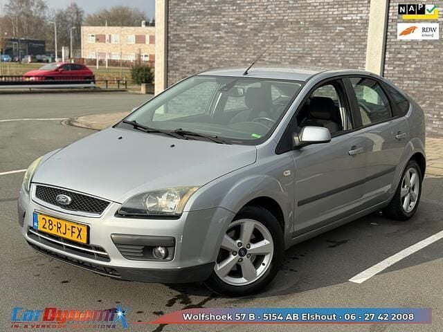 Grijs Occasion 2005 Ford Focus Hatchback | € 2.349 (Eerlijke prijs) - Afbeelding 1/4