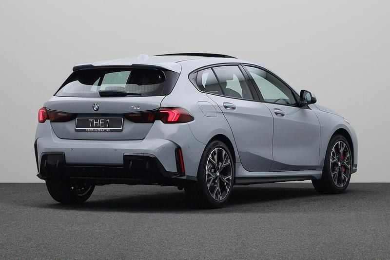 Nieuw BMW 120 M Sport 156 PK (114 kW) 2026 Grijs Hatchback