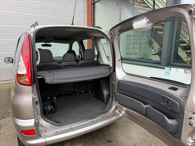 Occasion Toyota Yaris Verso Sol 84 PK (61 kW) 2005 Grijs (metallic) MPV