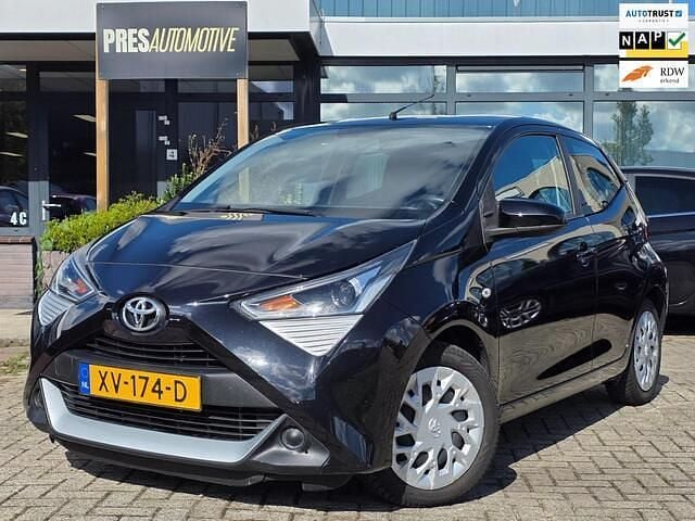 Zwart Gebruikt 2019 Toyota Aygo X-play Hatchback | € 6.950 (Goede deal) - Afbeelding 1/4