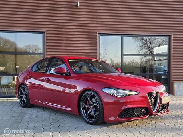 Occasion Alfa Romeo Giulia Super 200 PK (147 kW) 2018 Rood Sedan