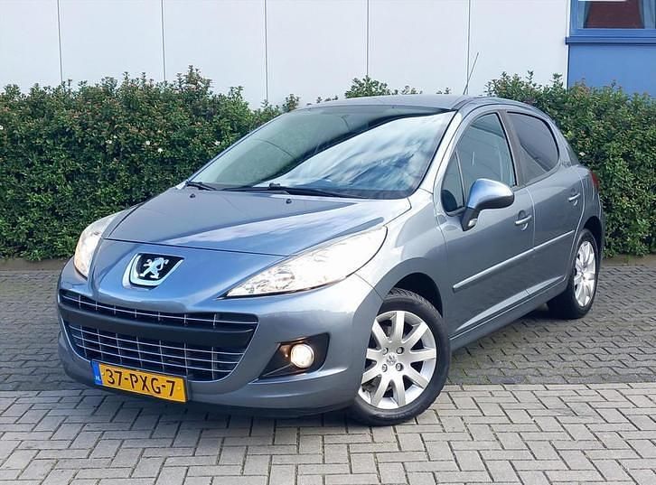 Grijs (metallic) Gebruikt 2011 Peugeot 207 Sportium Hatchback | € 4.750 (Eerlijke prijs) - Afbeelding 1/4