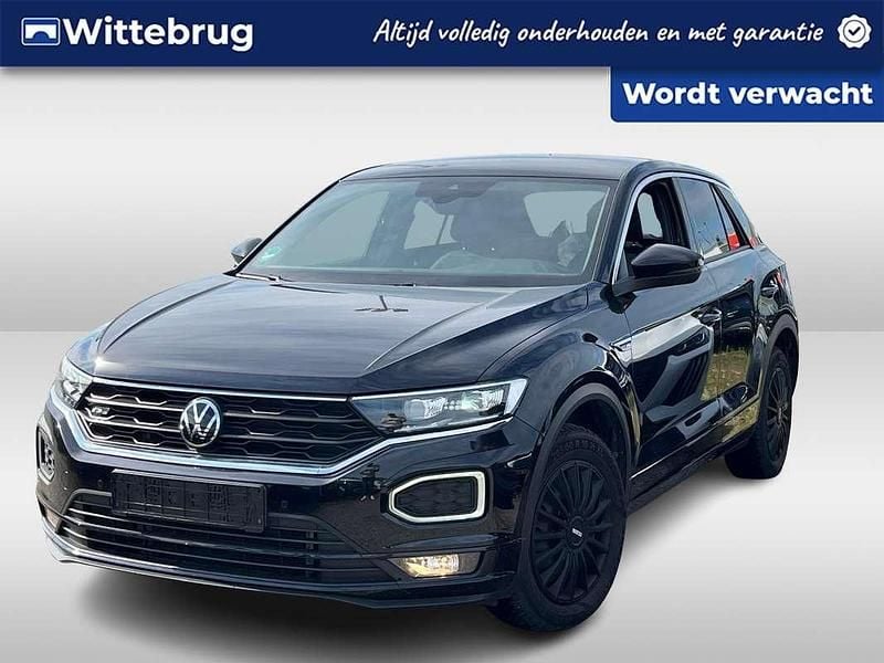 Zwart Gebruikt 2021 VW T-Roc R-line SUV | € 29.950 (Eerlijke prijs) - Afbeelding 1/2