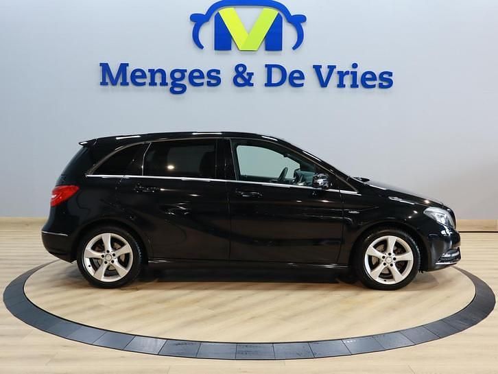 Occasion Mercedes B180 123 PK (90 kW) 2012 Zwart (metallic) MPV
