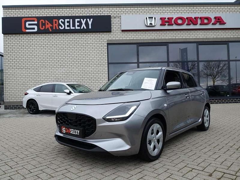 Grijs Occasion 2025 Suzuki Swift Hatchback | € 22.950 (Iets duurder) - Afbeelding 1/4
