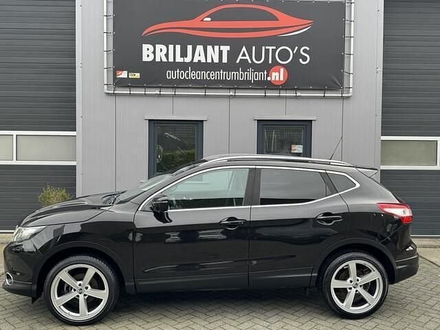 Zwart Occasion 2015 Nissan Qashqai Tekna SUV | € 13.450 (Eerlijke prijs) - Afbeelding 1/4