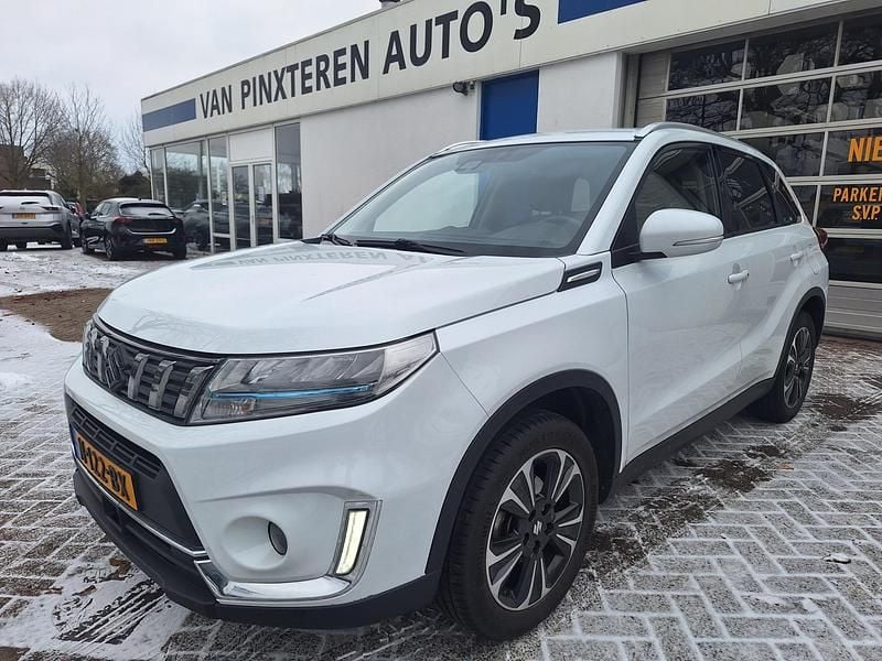 Wit Occasion 2021 Suzuki Vitara Style SUV | € 18.645 (Goede deal) - Afbeelding 1/4
