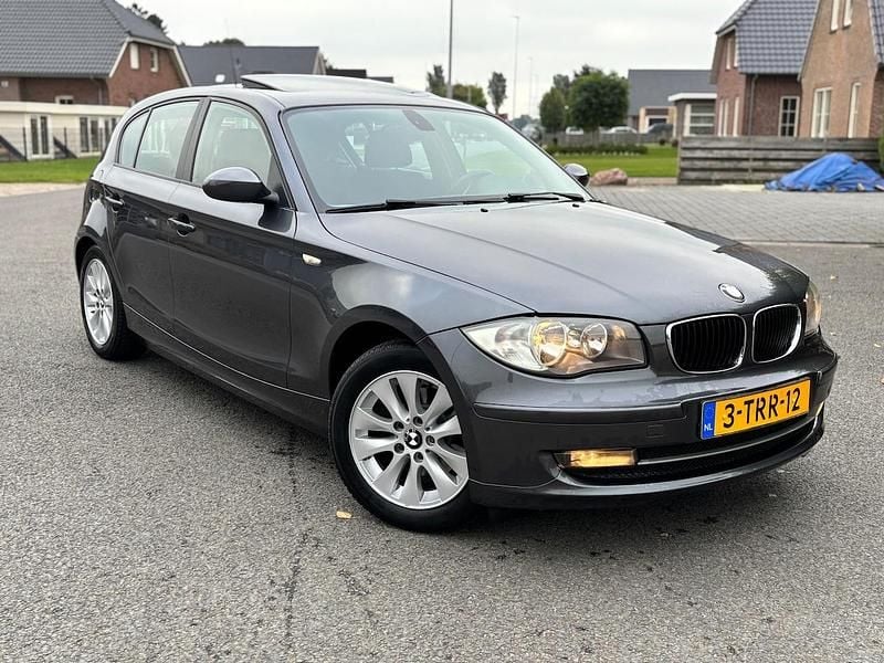 Grijs Gebruikt 2007 BMW 118 Executive Hatchback | € 3.950 (Goede deal) - Afbeelding 1/4