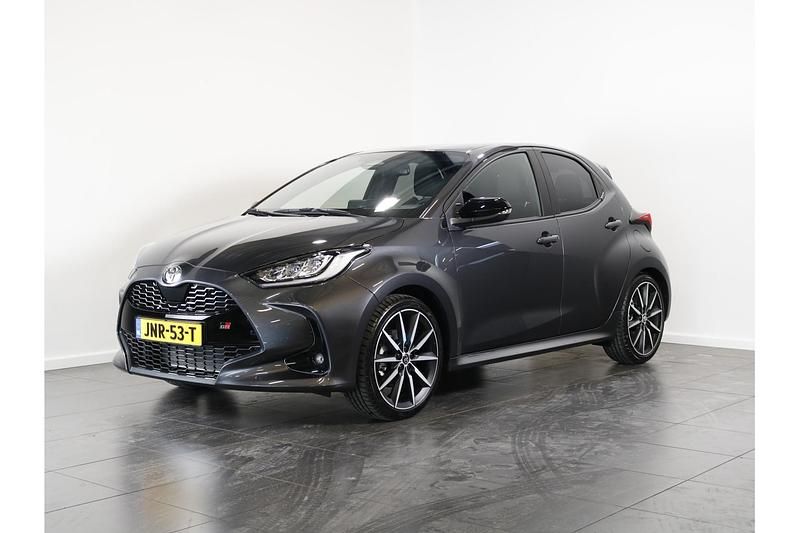 Grijs Occasion 2026 Toyota Yaris Hybrid Sport Hatchback | € 34.900 (Iets duurder) - Afbeelding 1/1