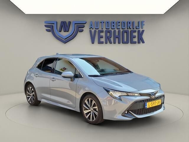 Grijs Gebruikt 2021 Toyota Corolla Hatchback | € 22.900 (Eerlijke prijs) - Afbeelding 1/4