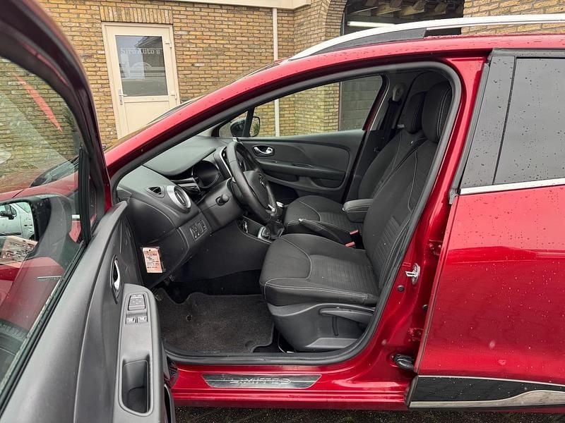 Zwart Occasion 2017 Renault Clio GrandTour Intens Stationwagen | € 4.999 (Goede deal) - Afbeelding 1/4