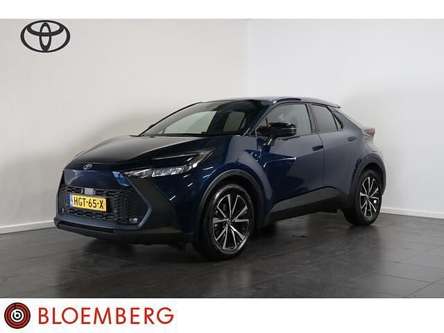 Blauw (metallic) Occasion 2025 Toyota C-HR SUV | € 31.900 (Goede deal) - Afbeelding 1/4