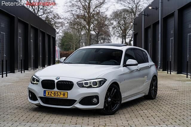 Wit Gebruikt 2019 BMW 118 M Sport Hatchback | € 23.745 (Eerlijke prijs) - Afbeelding 1/4