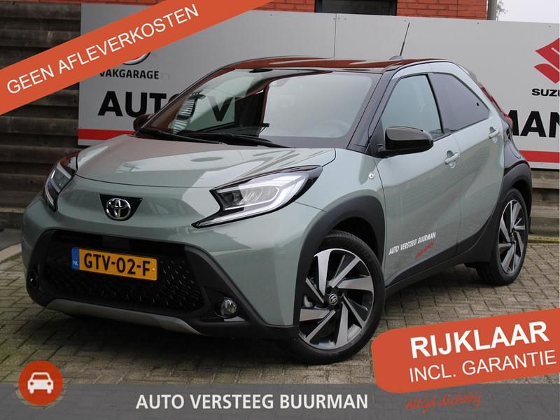 Groen metallic Gebruikt 2024 Toyota Aygo X Envy SUV | € 21.750 - Afbeelding 1/3