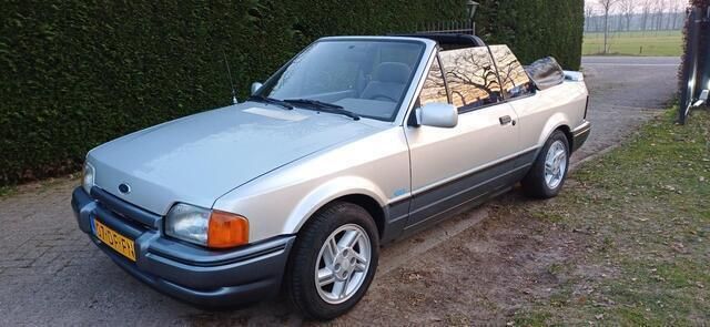 Grijs Gebruikt 1988 Ford Escort Cabriolet | € 5.750 - Afbeelding 1/4