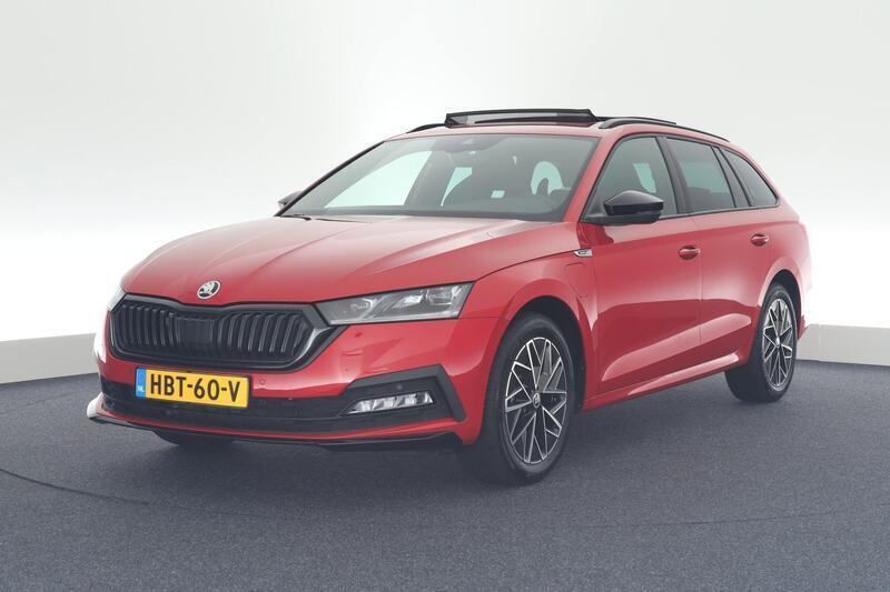 Rood Gebruikt 2023 Skoda Octavia Business Line Stationwagen | € 34.249 (Iets duurder) - Afbeelding 1/4
