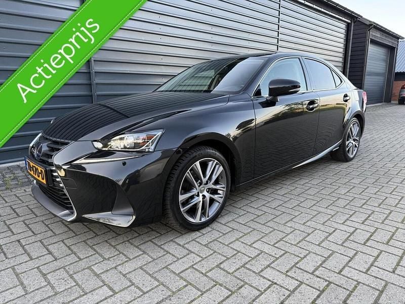 Zwart (metallic) Gebruikt 2018 Lexus IS300h Business Edition Sedan | € 17.995 (Goede deal) - Afbeelding 1/1