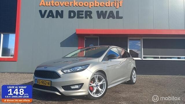 Grijs Gebruikt 2016 Ford Focus ST-Line Hatchback | € 8.999 (Eerlijke prijs) - Afbeelding 1/4