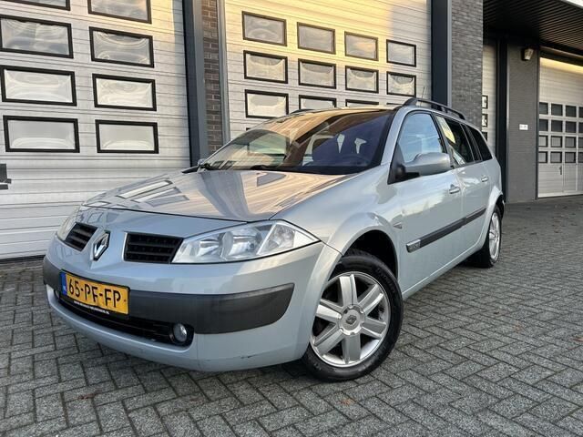 Grijs Gebruikt 2004 Renault Mégane GrandTour Stationwagen | € 1.449 - Afbeelding 1/4