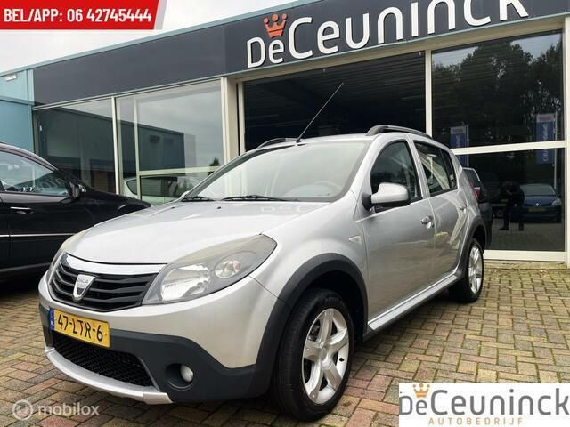 Grijs, metallic lak Gebruikt 2010 Dacia Sandero Stepway Hatchback | € 4.495 (Eerlijke prijs) - Afbeelding 1/4