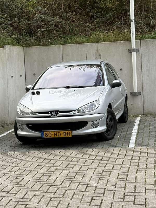 Gebruikt 2003 Peugeot 206 Sedan | € 1.900 (Eerlijke prijs) - Afbeelding 1/4