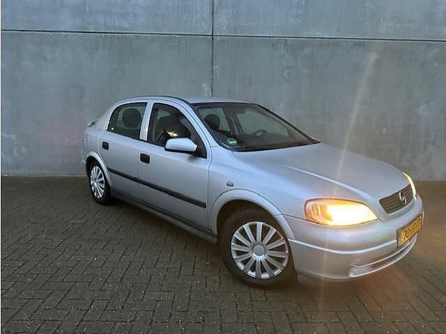 Occasion Opel Astra Edition 101 PK (74 kW) 2002 Grijs Hatchback