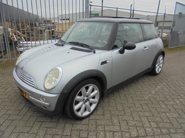 Grijs Gebruikt 2003 Mini Cooper Pepper Hatchback | € 2.450 (Eerlijke prijs) - Afbeelding 1/4