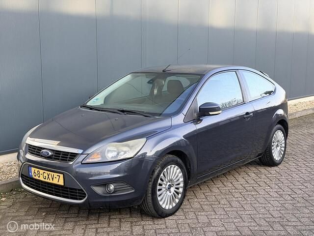 Grijs Occasion 2008 Ford Focus Titanium Hatchback | € 1.650 (Eerlijke prijs) - Afbeelding 1/4