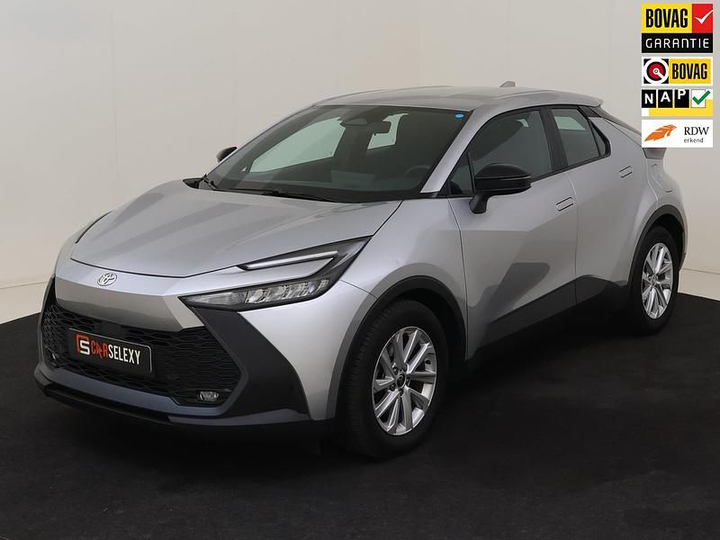Grijs Occasion 2024 Toyota C-HR Active SUV | € 29.950 (Eerlijke prijs) - Afbeelding 1/4