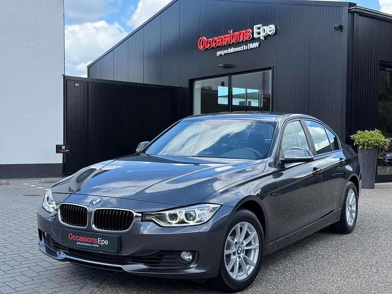 Grijs Gebruikt 2012 BMW 320 Executive Sedan | € 17.900 (Iets duurder) - Afbeelding 1/4