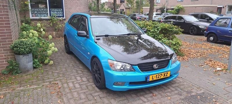Blauw Occasion 2005 Lexus IS200 Stationwagen | € 5.000 - Afbeelding 1/4