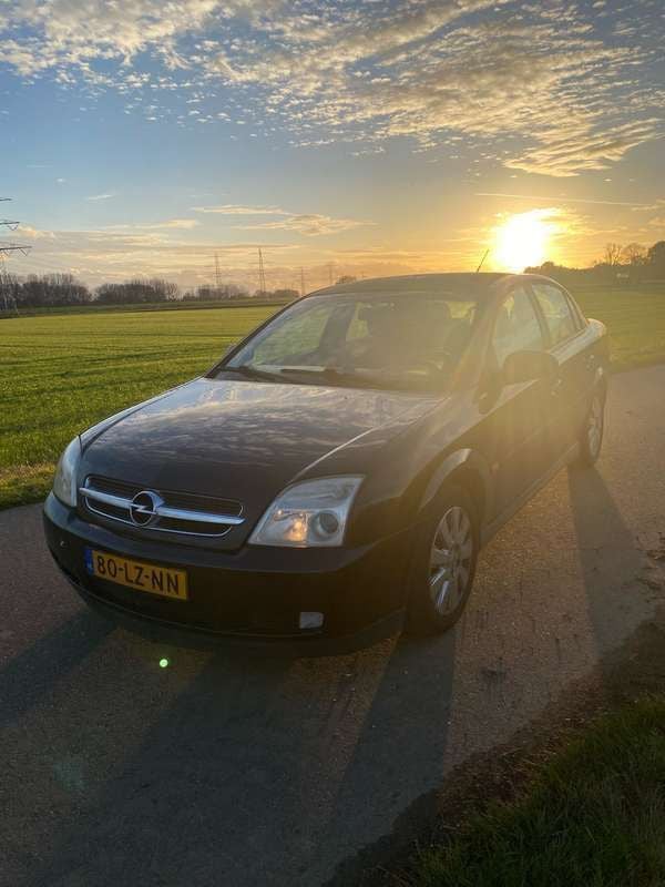 Zwart Gebruikt 2003 Opel Vectra Comfort Sedan | € 1.500 (Eerlijke prijs) - Afbeelding 1/4