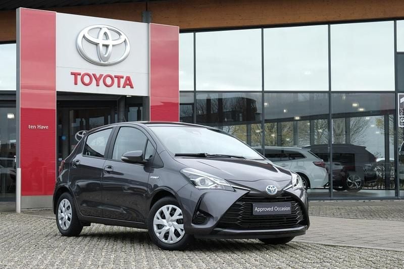 Grijs Gebruikt 2019 Toyota Yaris Hybrid Active Hatchback | € 16.899 (Eerlijke prijs) - Afbeelding 1/1