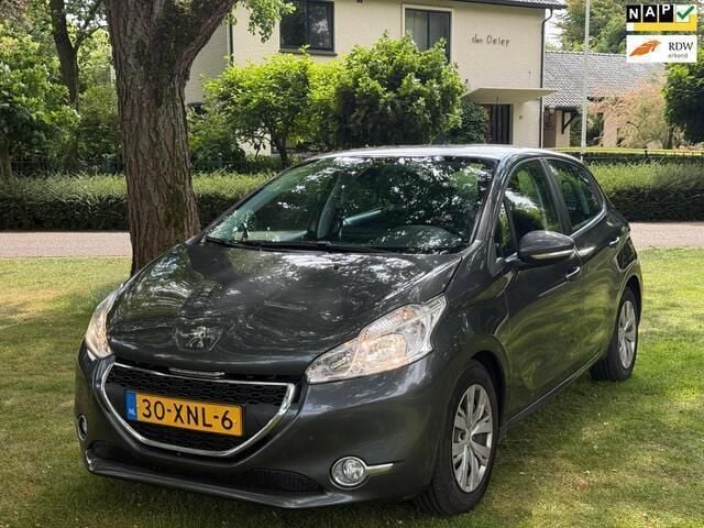Grijs Gebruikt 2012 Peugeot 208 Envy Hatchback | € 3.495 (Eerlijke prijs) - Afbeelding 1/4