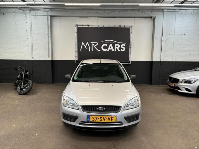 Grijs Gebruikt 2006 Ford Focus Hatchback | € 1.499 (Goede deal) - Afbeelding 1/4