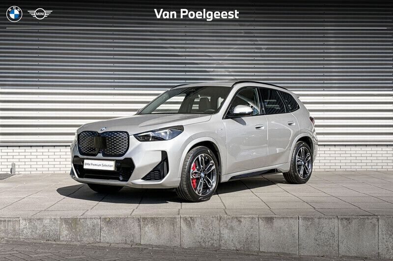 Grijs, metallic lak Gebruikt 2025 BMW iX1 Comfort Edition SUV | € 63.118 - Afbeelding 1/4