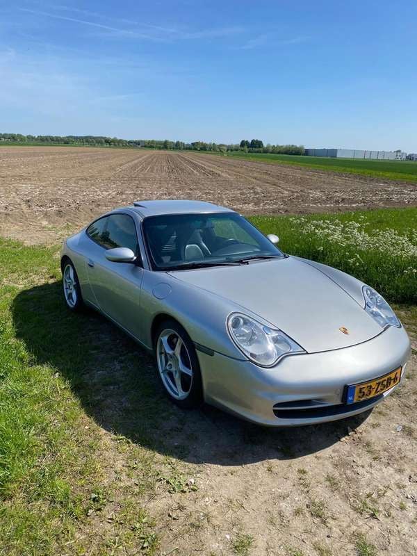 Grijs, andere lak Gebruikt 2001 Porsche 911 Carrera 4 Coupé | € 32.500 - Afbeelding 1/4