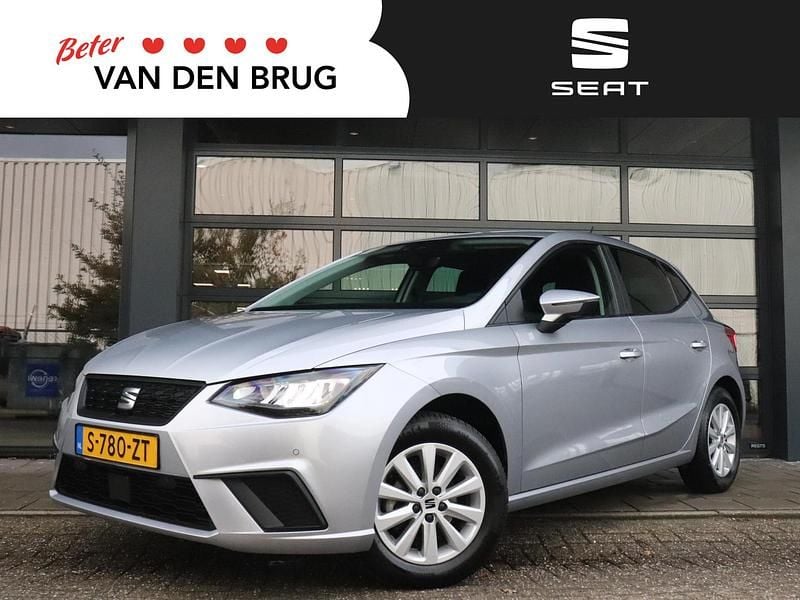 Grijs Gebruikt 2023 Seat Ibiza Business Hatchback | € 16.595 (Goede deal) - Afbeelding 1/4