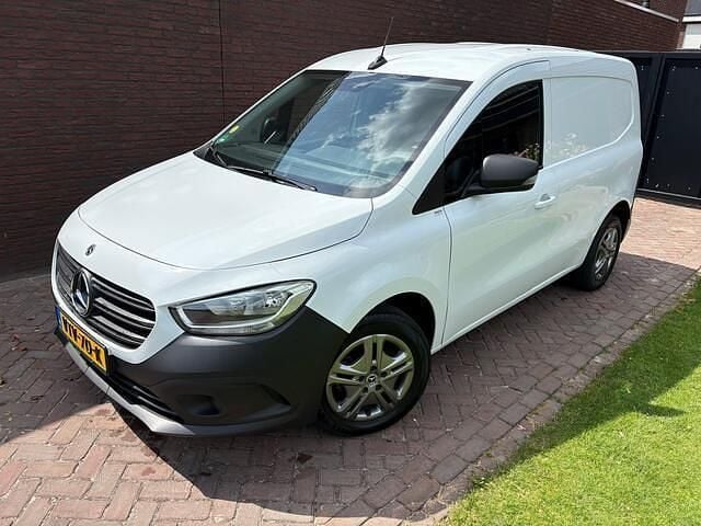 Wit Gebruikt 2023 Mercedes Citan 108 Van | € 13.450 (Eerlijke prijs) - Afbeelding 1/4