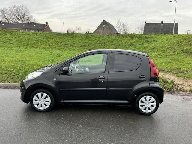 Occasion Peugeot 107 Envy 68 PK (50 kW) 2012 Zwart Hatchback