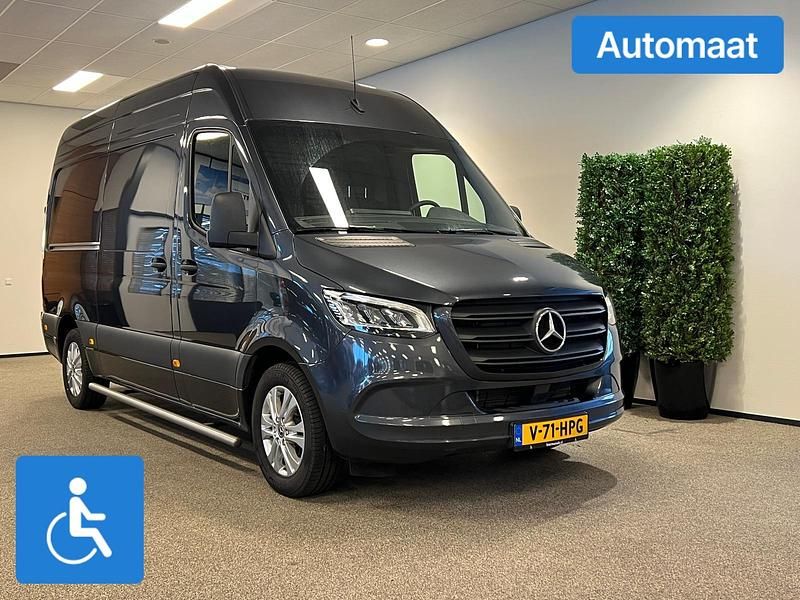 Grijs Gebruikt 2024 Mercedes Sprinter Van | € 82.950 - Afbeelding 1/4