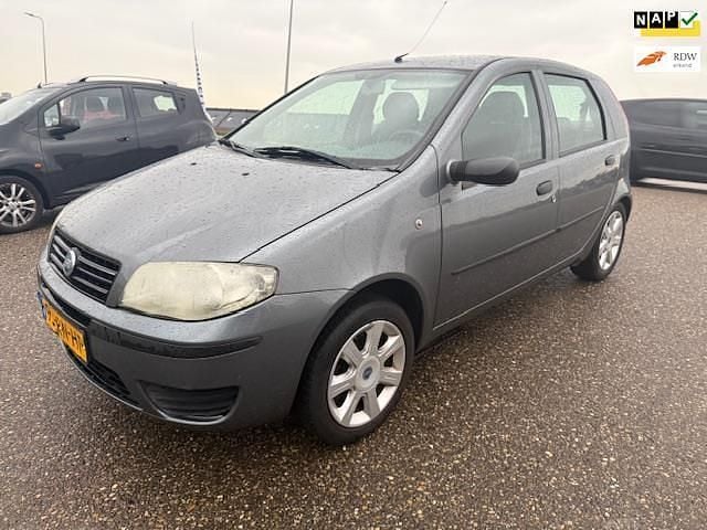 Grijs (metallic) Gebruikt 2005 Fiat Punto Young Hatchback | € 1.899 (Iets duurder) - Afbeelding 1/4