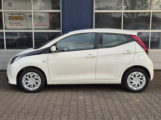 Wit Gebruikt 2020 Toyota Aygo X-play Hatchback | € 10.950 (Eerlijke prijs) - Afbeelding 1/4