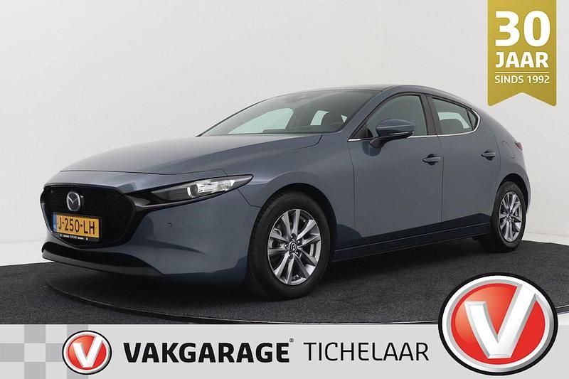 Grijs, metallic lak Gebruikt 2020 Mazda 3 Comfort Hatchback | € 19.999 (Eerlijke prijs) - Afbeelding 1/3