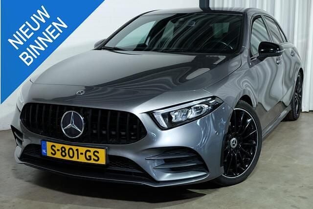Grijs Gebruikt 2018 Mercedes A200 AMG line Hatchback | € 17.500 (Goede deal) - Afbeelding 1/4
