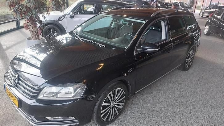 Zwart Occasion 2011 VW Passat Stationwagen | € 8.950 (Eerlijke prijs) - Afbeelding 1/4