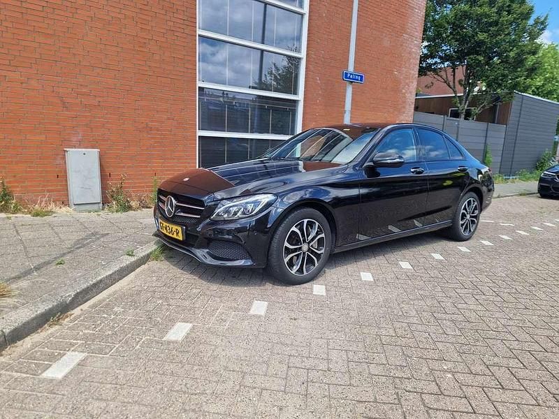 Zwart Gebruikt 2015 Mercedes C350e Sedan | € 17.900 (Eerlijke prijs) - Afbeelding 1/4
